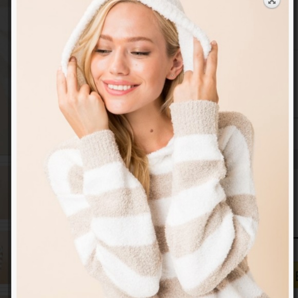 Striped Ultra Soft Hooded Pullover in Women- SML - Picture 2 of 6